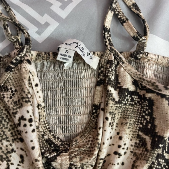 Romper - Picture 2 of 3